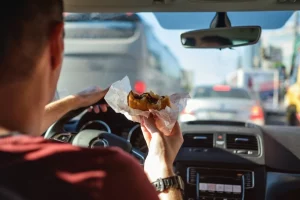 Is It Illegal to Eat While Driving in Florida?