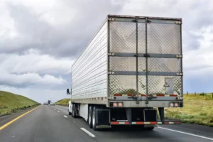 Can Trucks Drive in the Left Lane in Florida?